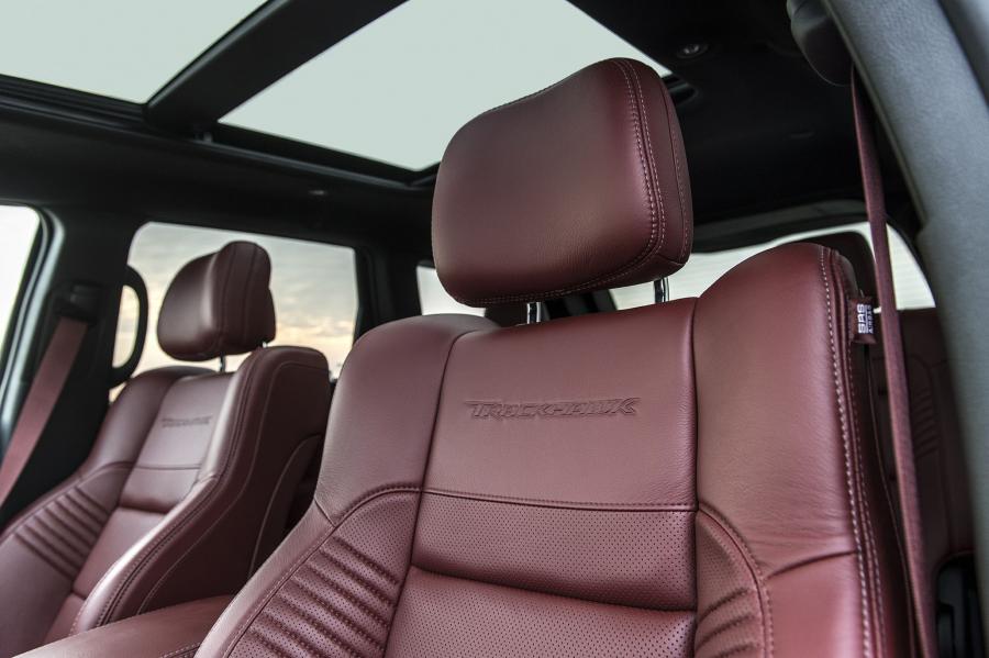 Интерьер Jeep Grand Cherokee Trackhawk HPE1000 by Hennessey (WK2) 2018 года  (фото 9 из 20)
